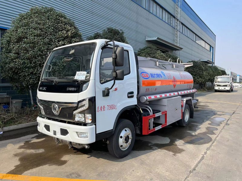 程力牌东风福瑞卡5.1方油罐车/5方加油车